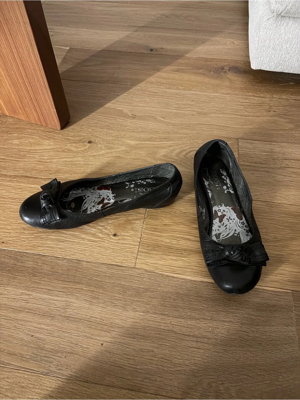 Black Leather Knot Accent Ballet Flats